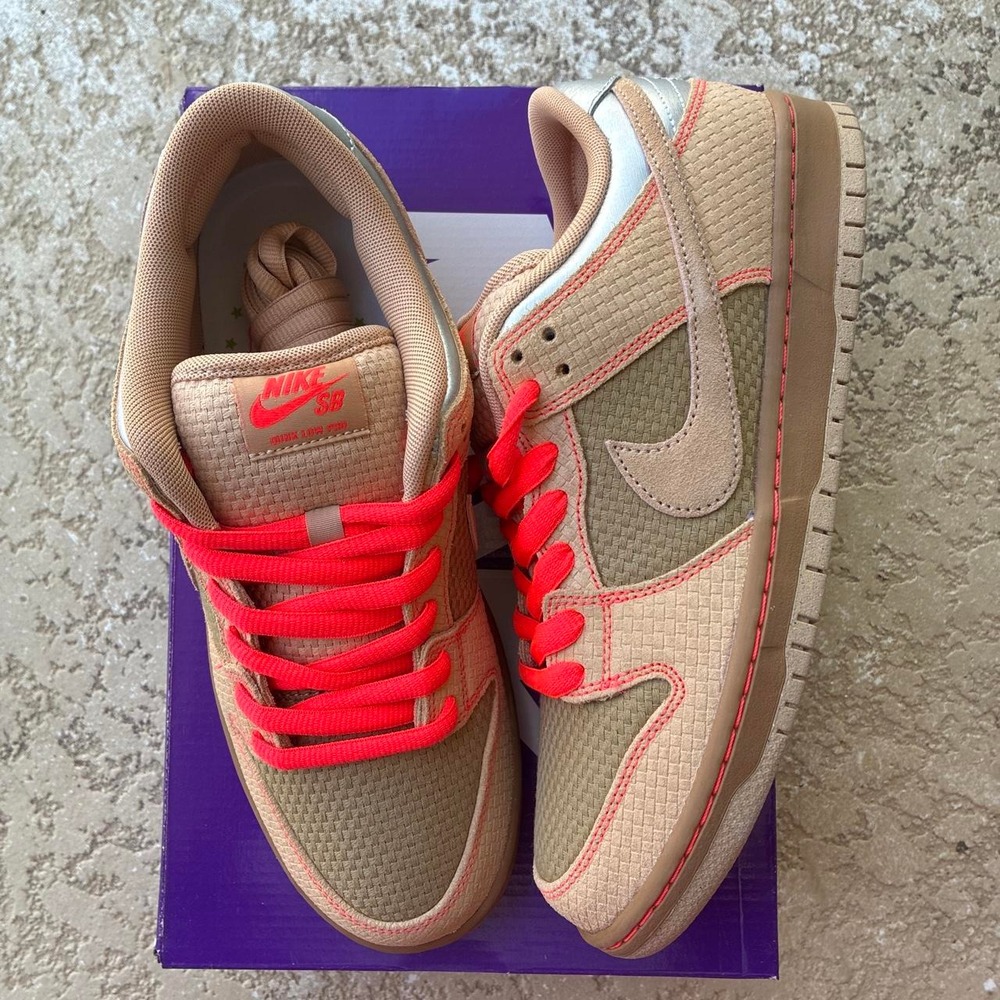 NWT Nike SB Dunk Low Pro Som Tum. Men's size 9.5. OG ALL. Extra laces included